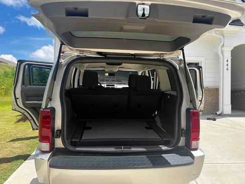 Used 2008 Dodge Nitro SXT RWD image 6