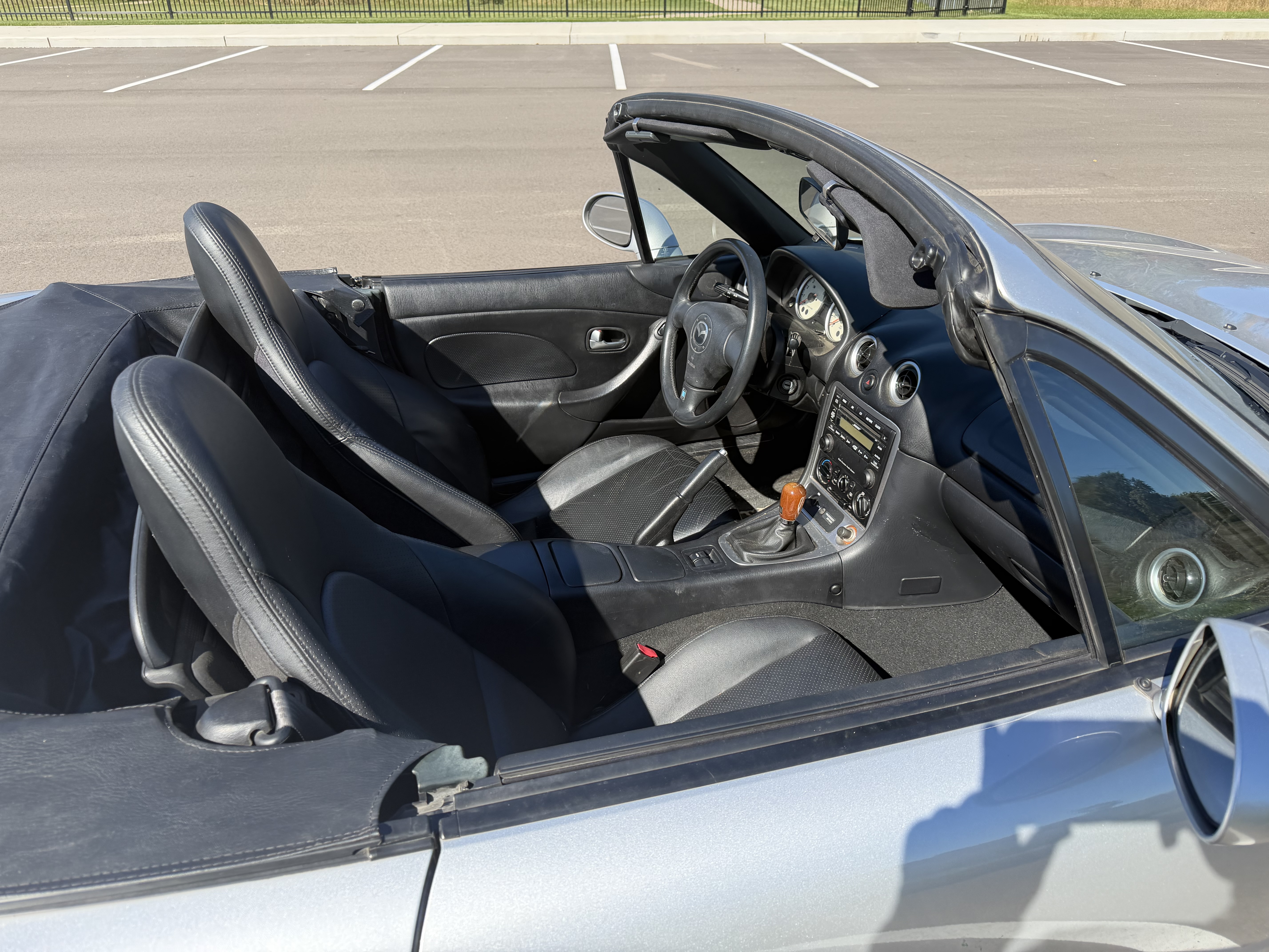Used 2003 MAZDA MX-5 Miata RWD image 11