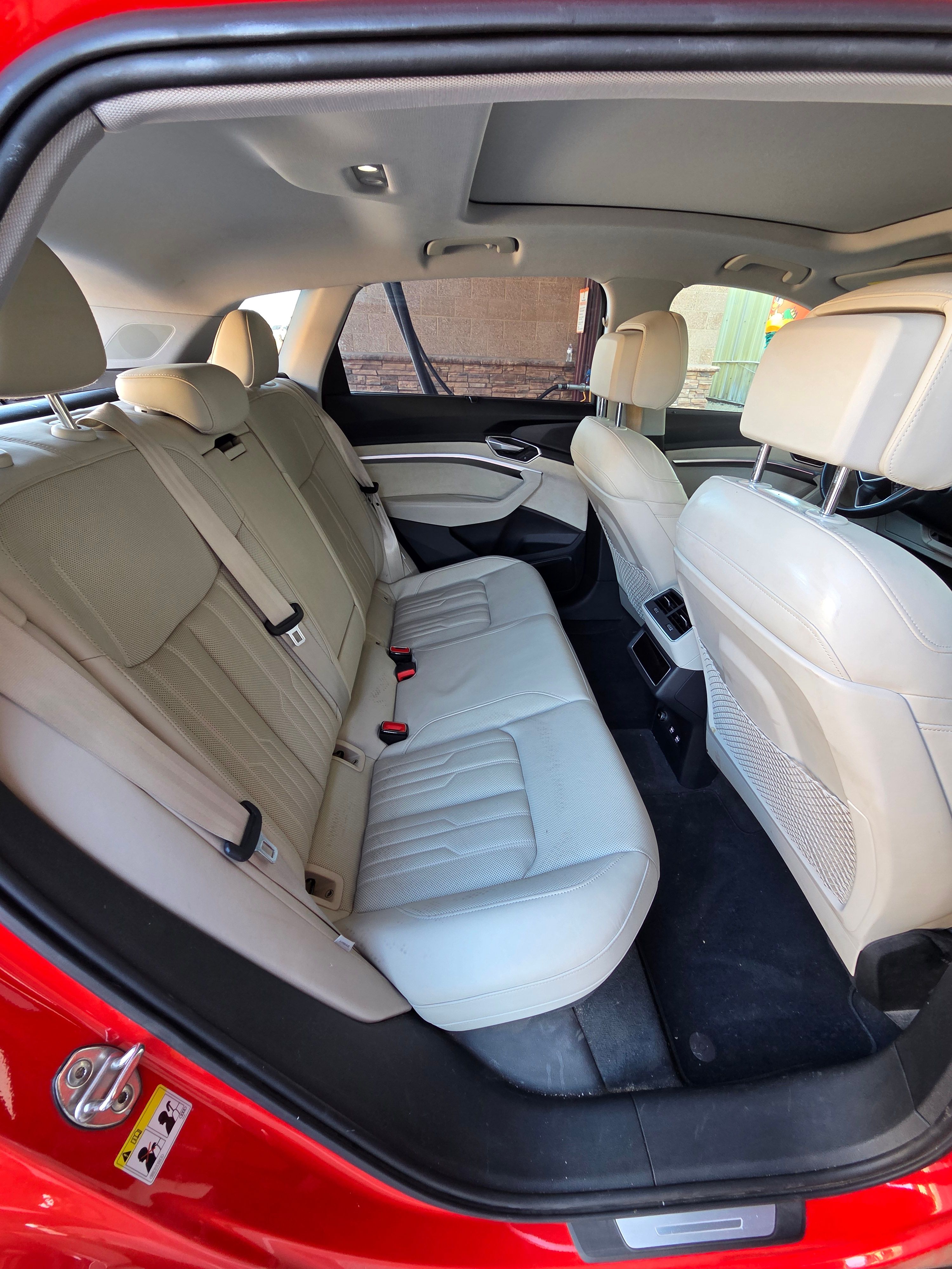 Used 2019 Audi e-tron Prestige w/ Prestige Package AWD/4WD image 6