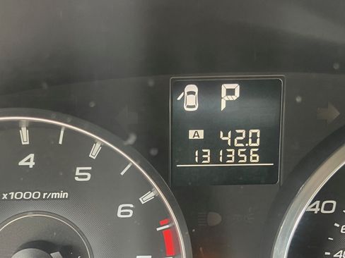 Used 2011 Subaru Outback 2.5i Limited w/ PWR Moonroof Pkg image 10