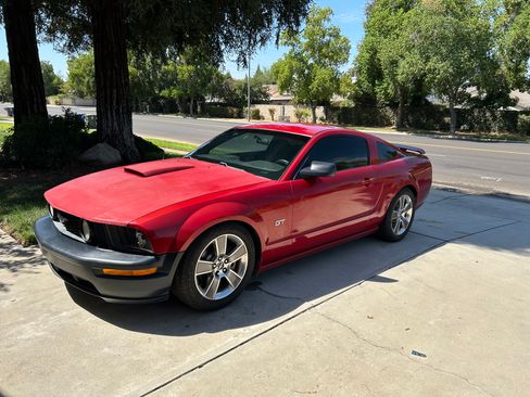 Used 2008 Ford Mustang GT Premium RWD image 2