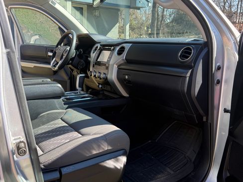 Used 2018 Toyota Tundra SR5 w/ SR5 Upgrade Package image 11