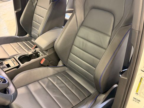 Used 2023 Volkswagen Golf R image 6