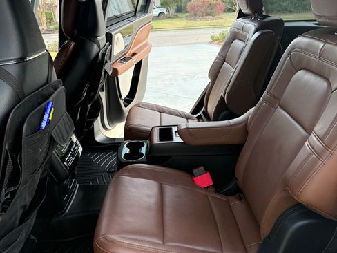 Used 2023 Lincoln Aviator Reserve w/ Equipment Group 201A image 6