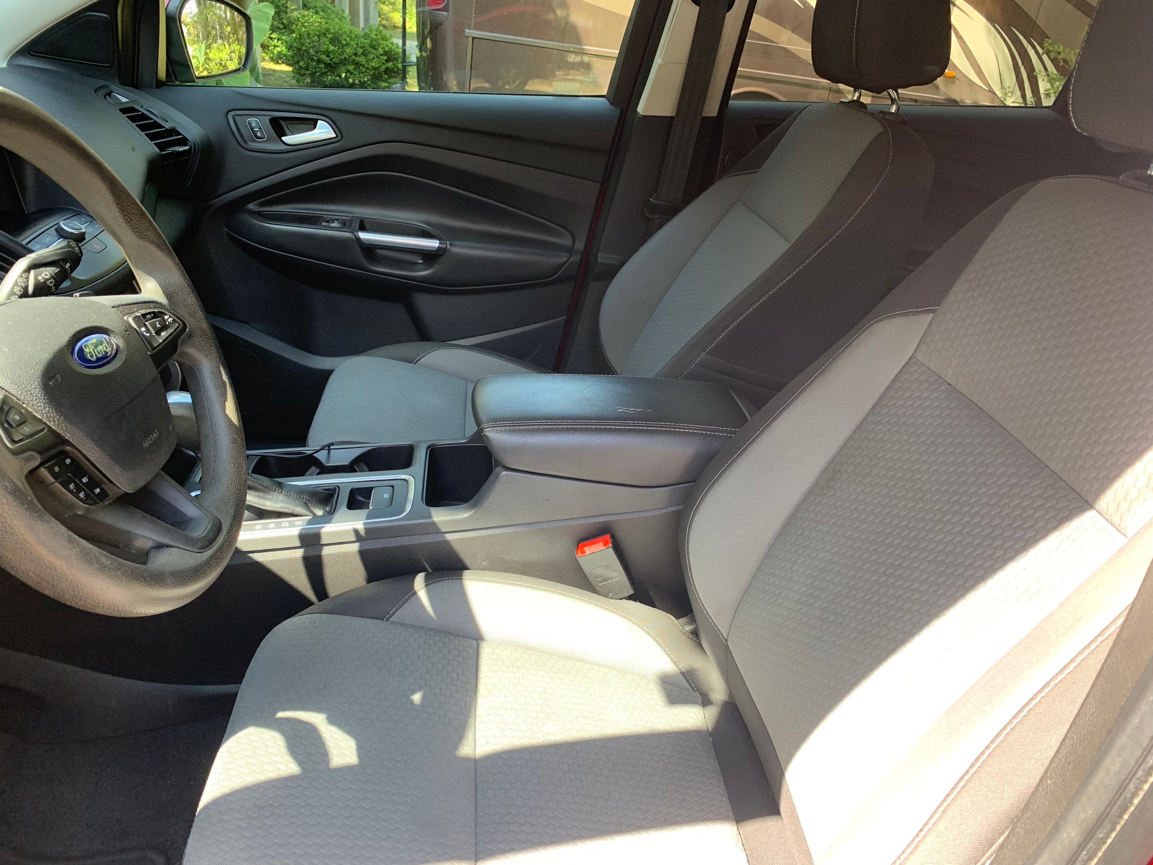 Used 2017 Ford Escape SE w/ Equipment Group 201A FWD image 9