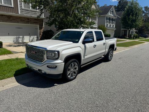 Used 2018 GMC Sierra 1500 Denali w/ Denali Ultimate Package AWD/4WD image 1
