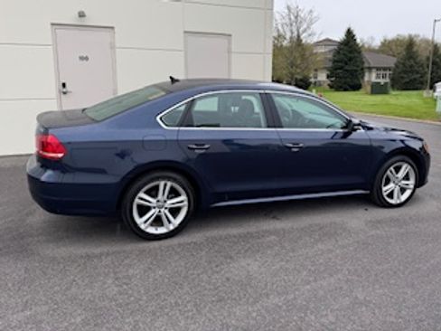 Used 2014 Volkswagen Passat 1.8T SE FWD image 6
