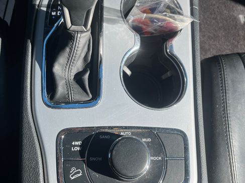 Used 2018 Jeep Grand Cherokee Limited image 5