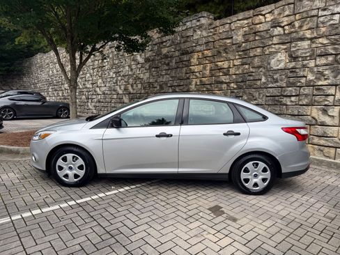 Used 2013 Ford Focus S FWD image 2