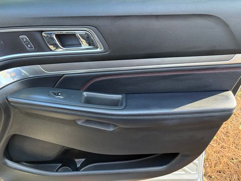 Used 2017 Ford Explorer Sport image 14