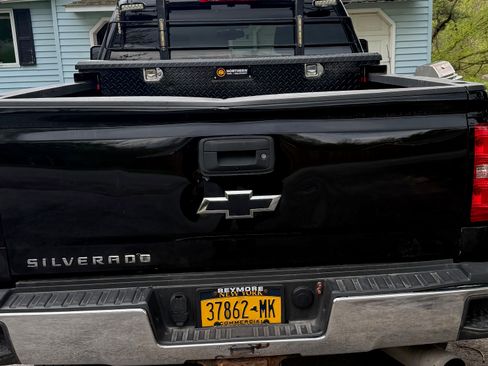 Used 2018 Chevrolet Silverado 3500 W/T AWD/4WD image 5