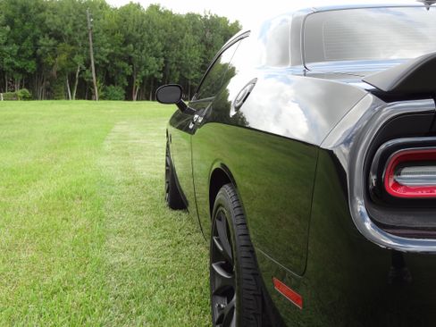 Used 2015 Dodge Challenger SRT Hellcat RWD image 12