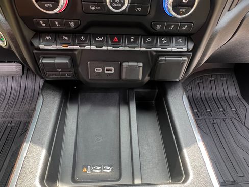Used 2019 GMC Sierra 1500 Denali w/ Denali Ultimate Package AWD/4WD image 17