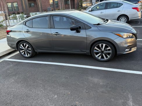 Used 2020 Nissan Versa SR w/ Convenience Package image 4