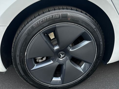Used 2022 Tesla Model 3 Long Range AWD/4WD image 15