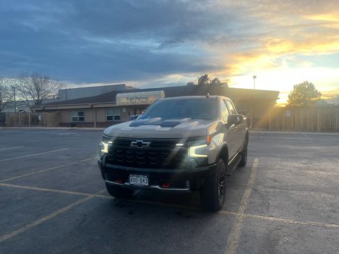 Used 2022 Chevrolet Silverado 1500 ZR2 w/ Technology Package image 12
