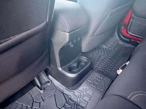 Used 2013 Jeep Wrangler Unlimited Rubicon w/ Connectivity Group AWD/4WD image 6