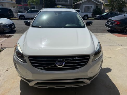 Used 2017 Volvo XC60 T6 Dynamic w/ Preferred Option Package AWD/4WD image 4