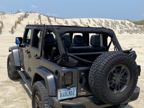 Used 2016 Jeep Wrangler Unlimited Sahara AWD/4WD image 11