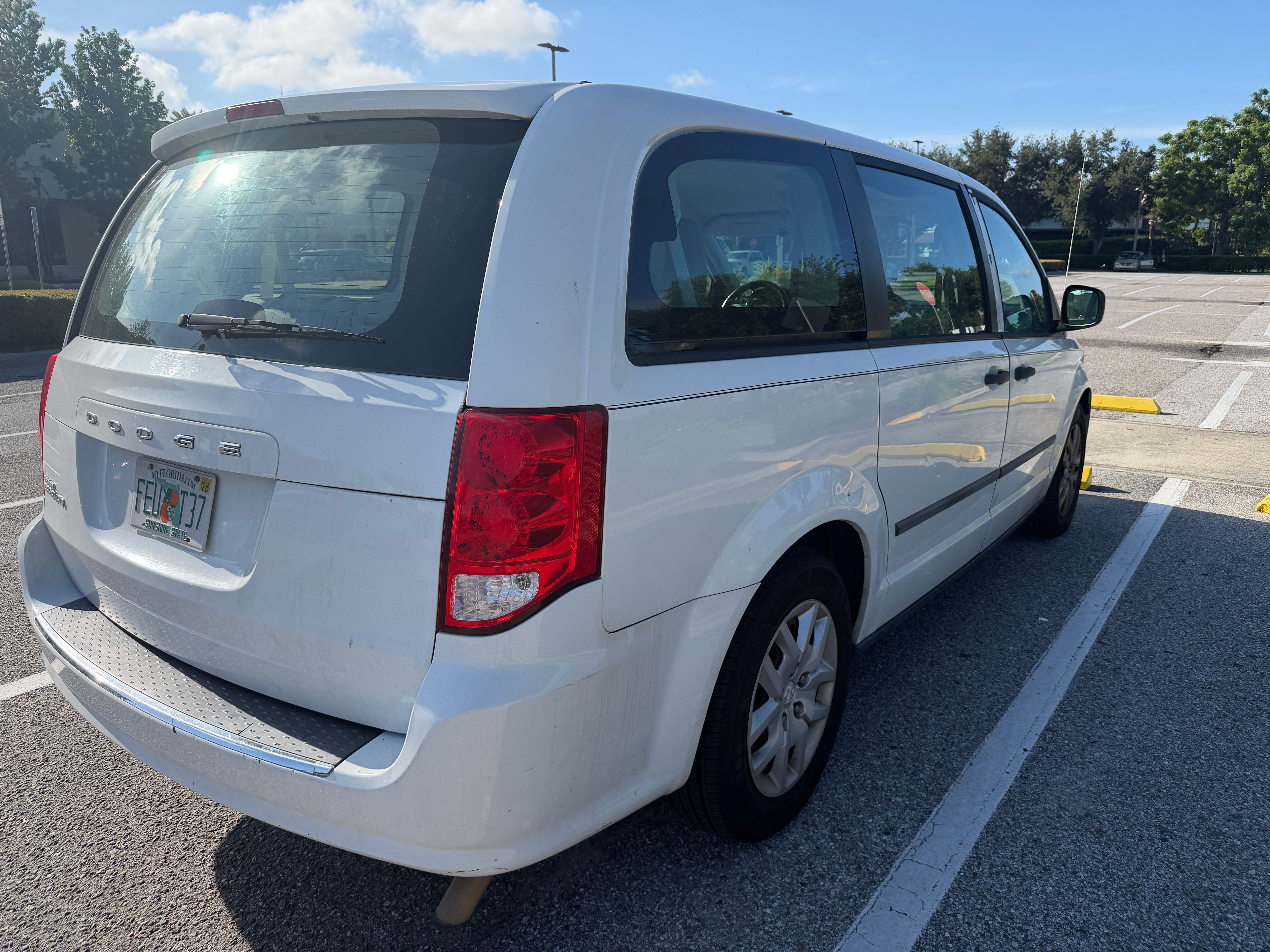 Used 2014 Dodge Grand Caravan American Value Package w/ UConnect Hands-Free Group FWD image 4