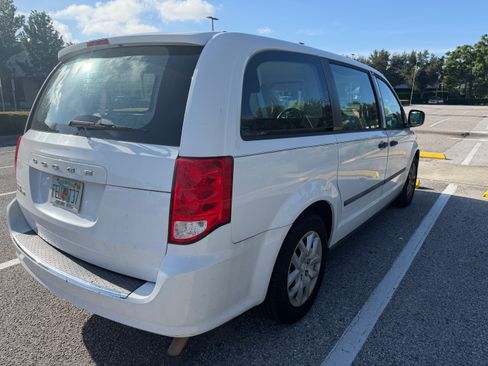 Used 2014 Dodge Grand Caravan American Value Package w/ UConnect Hands-Free Group FWD image 4