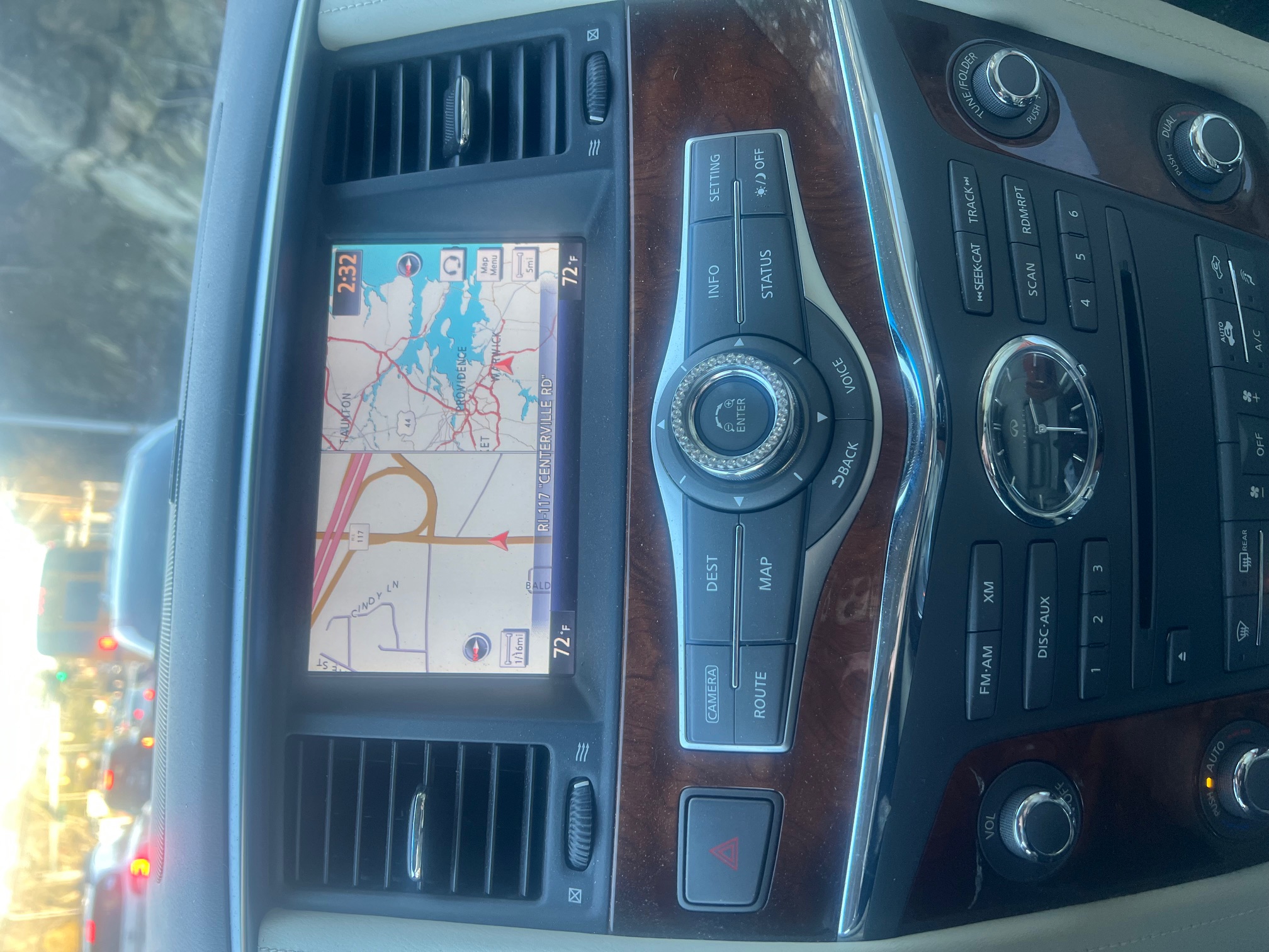 Used 2015 INFINITI QX80 4WD w/ Deluxe Technology Package image 9