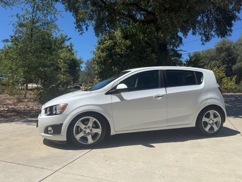 Used 2015 Chevrolet Sonic LTZ FWD image 4