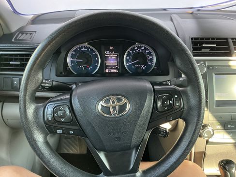 Used 2016 Toyota Camry LE image 8