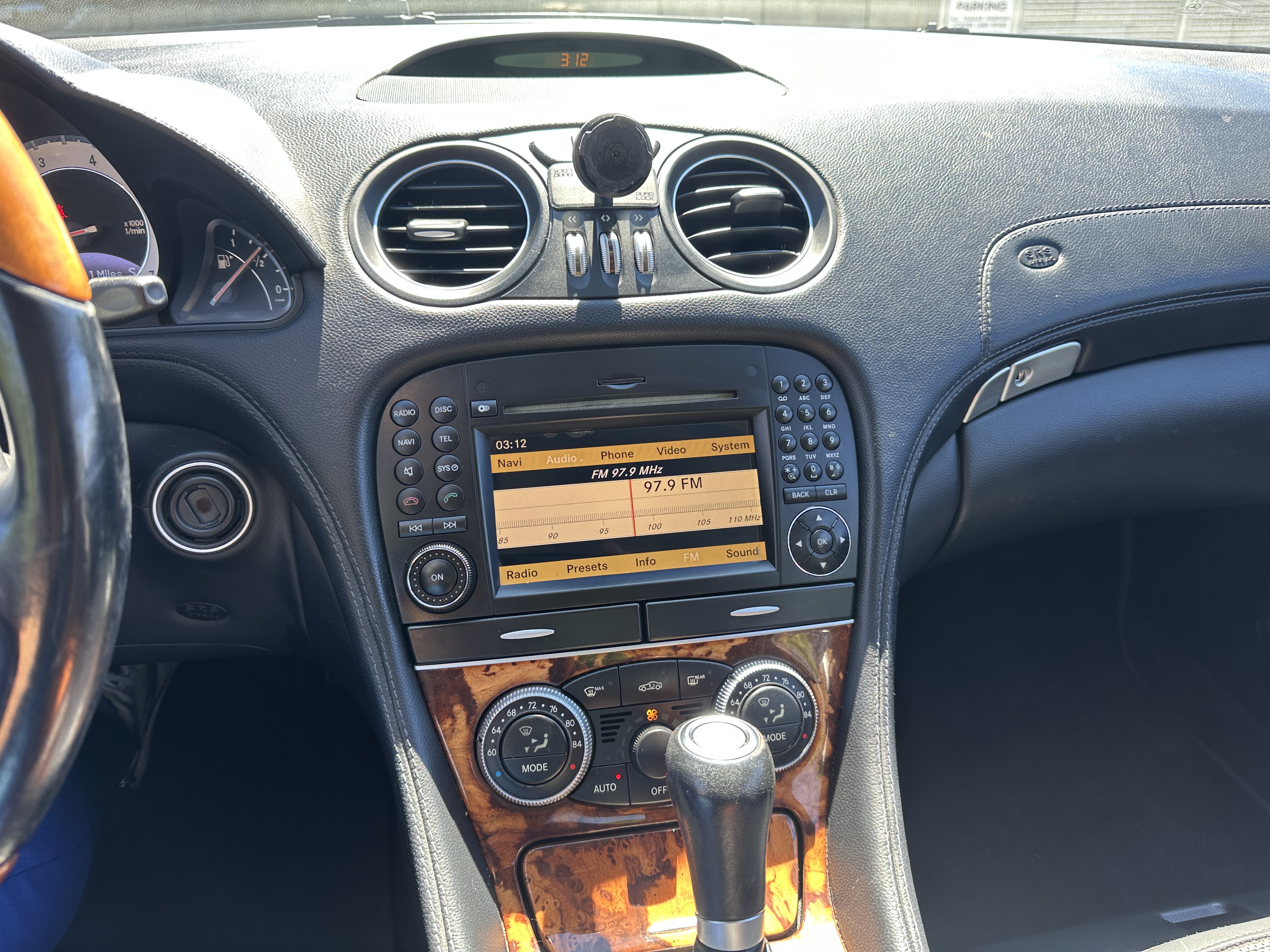 Used 2011 Mercedes-Benz SL 550 image 6