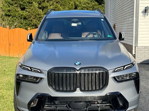 Used 2023 BMW X7 xDrive40i w/ M Sport Package image 2