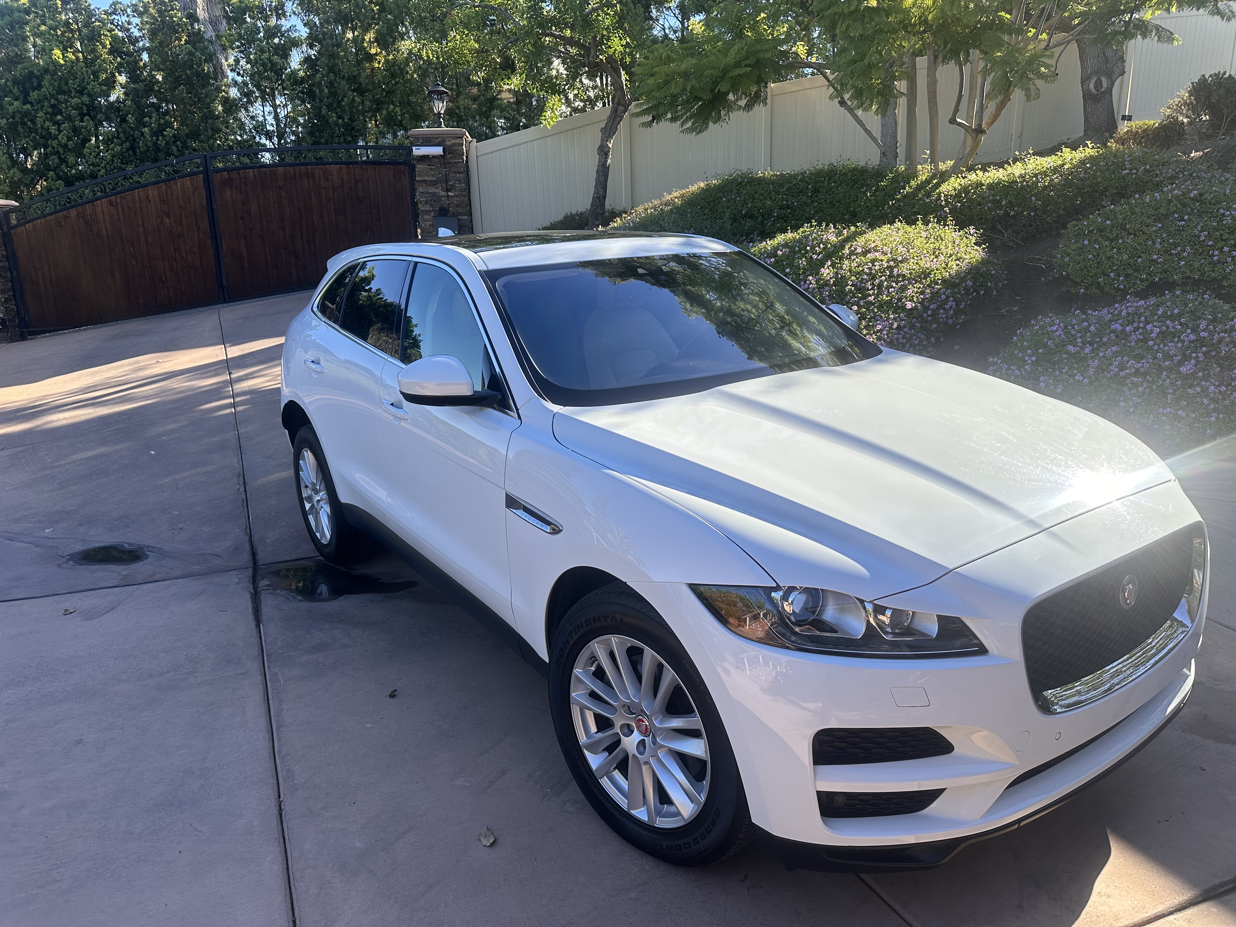Used 2017 Jaguar F-PACE Prestige AWD/4WD image 4
