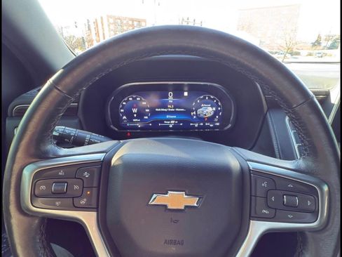 Used 2022 Chevrolet Suburban LT w/ Luxury Package image 5