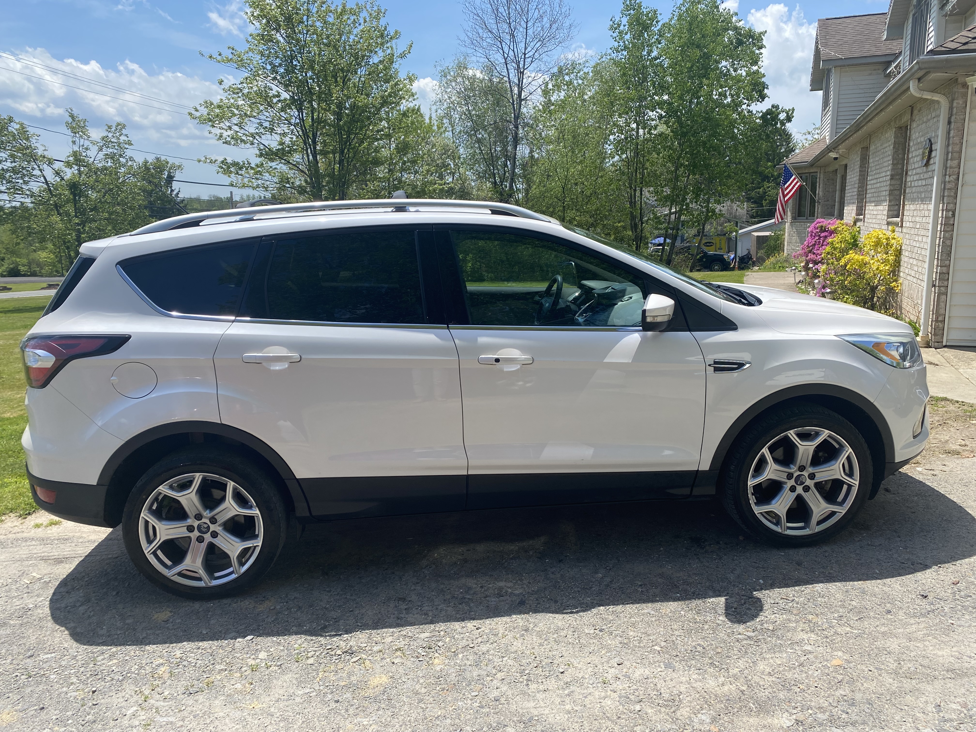 Used 2017 Ford Escape Titanium AWD/4WD image 1