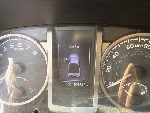 Used 2017 Toyota Tacoma SR5 image 9