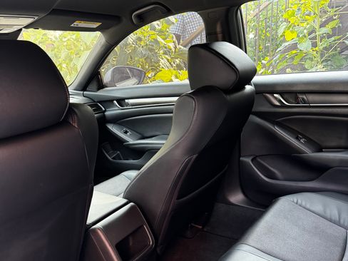 Used 2018 Honda Accord Sport image 9