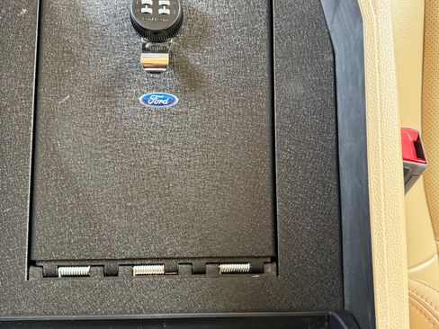 Used 2021 Ford F350 Lariat w/ Lariat Ultimate Package AWD/4WD image 30