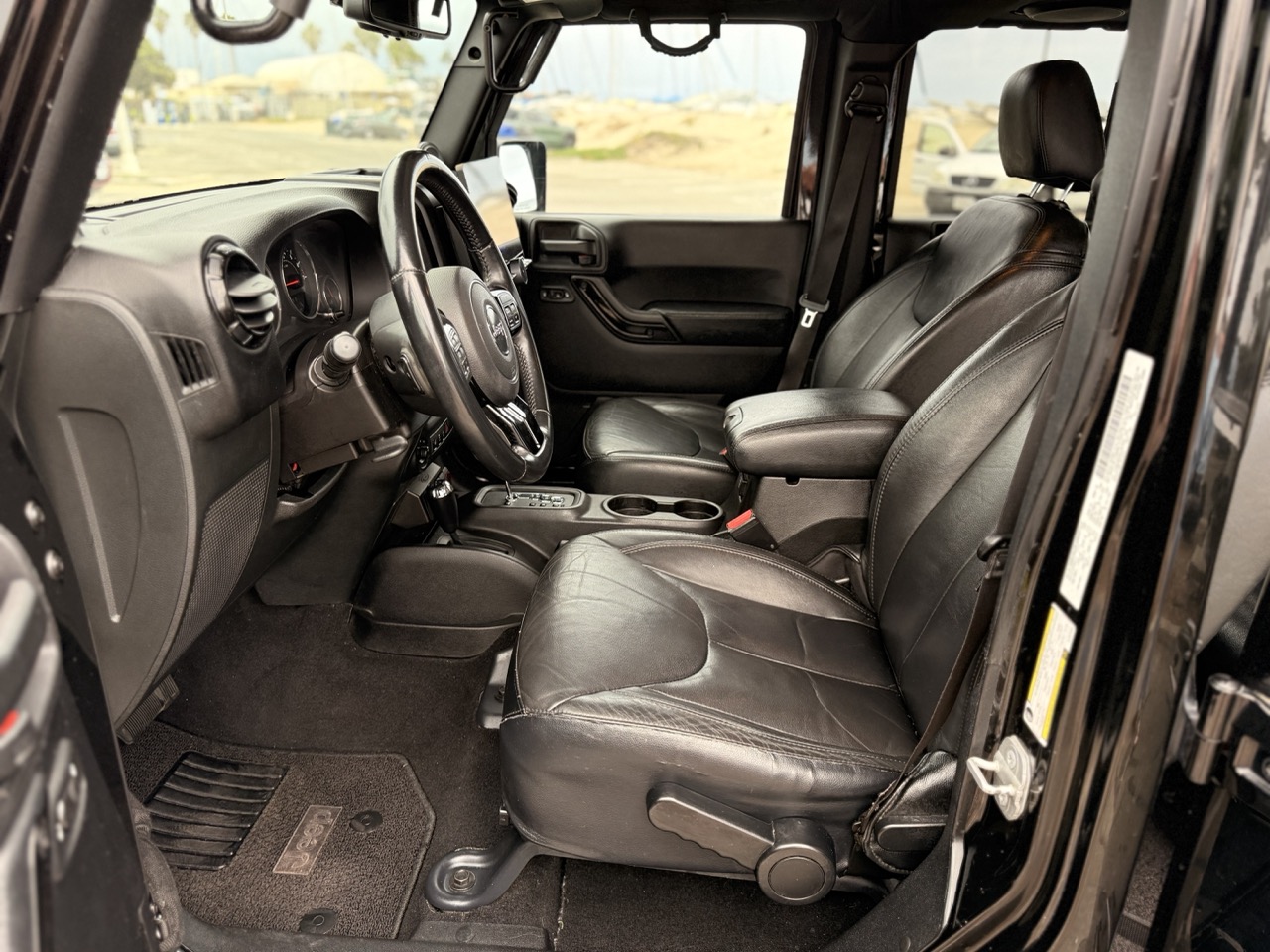 Used 2014 Jeep Wrangler Unlimited Sahara AWD/4WD image 15