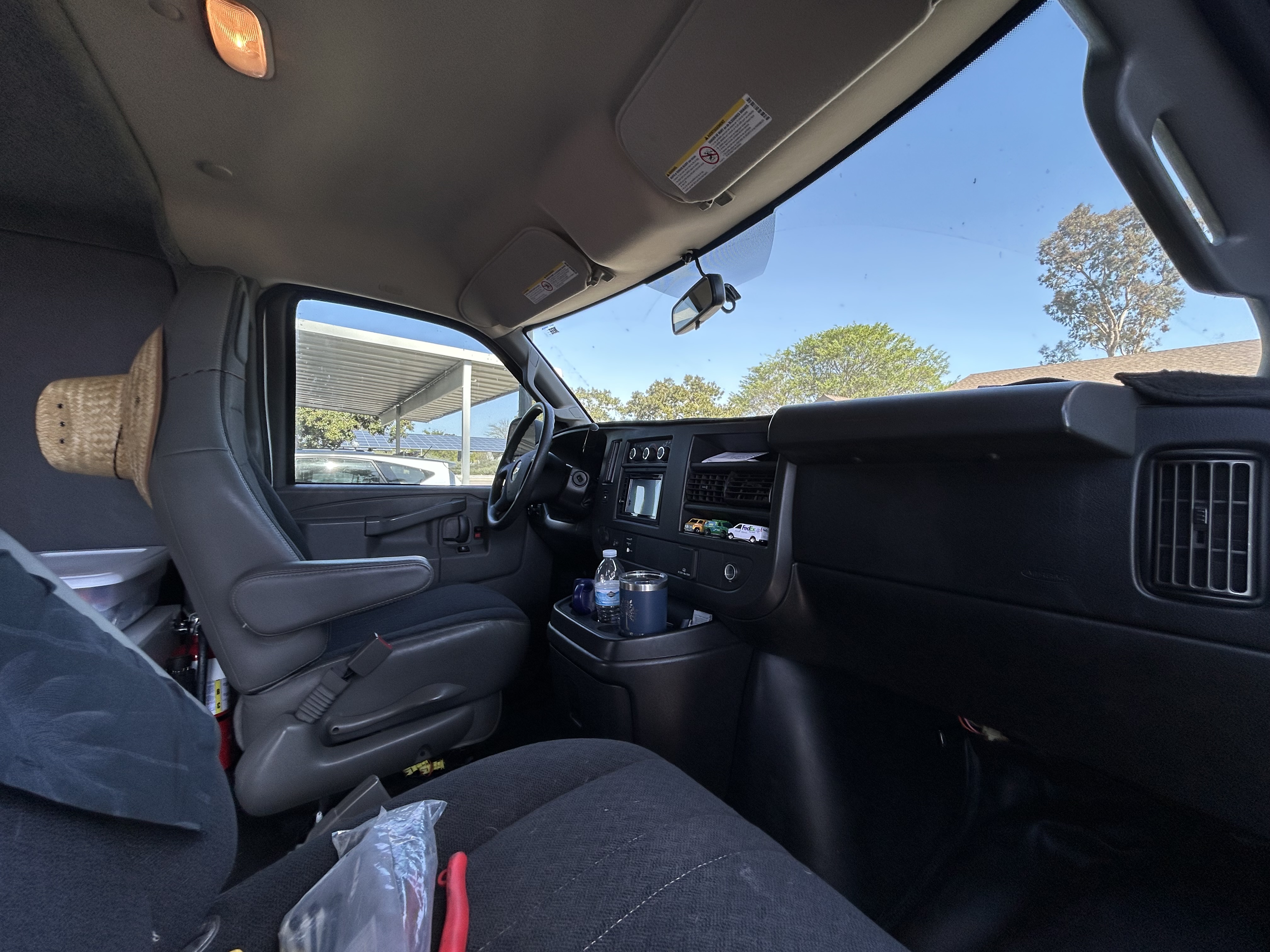 Used 2018 Chevrolet Express 2500 w/ Driver Convenience Package RWD image 6