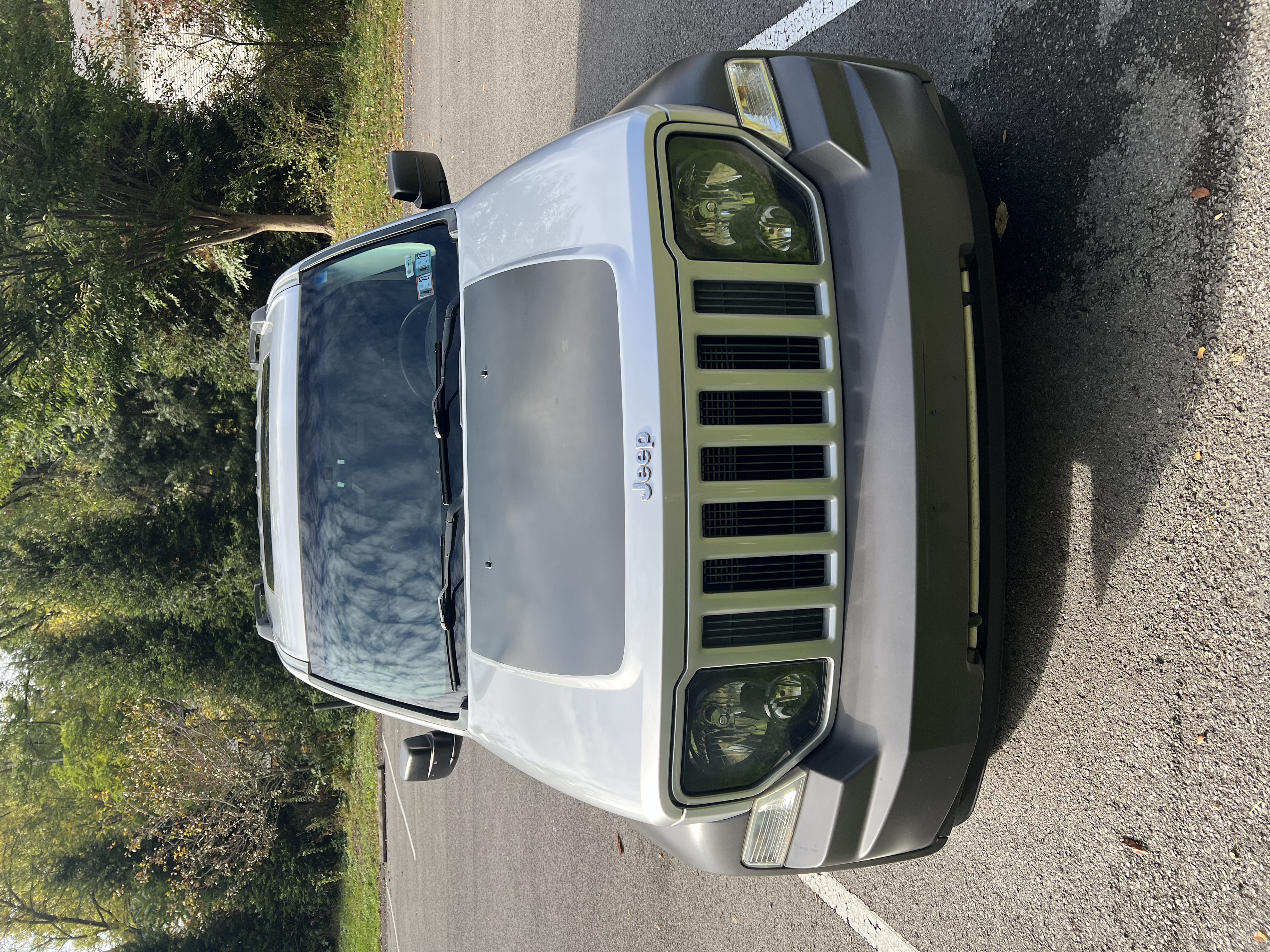 Used 2010 Jeep Liberty Renegade AWD/4WD image 9