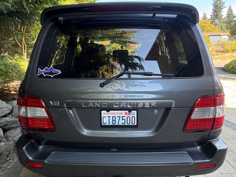 Used 2007 Toyota Land Cruiser w/ Convenience Pkg image 4