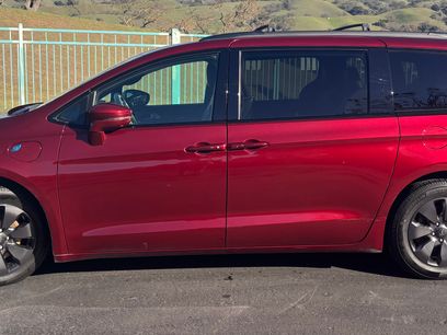 Used 2020 Chrysler Pacifica Limited w/ Advanced Safetytec Group