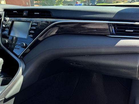 Used 2018 Toyota Camry LE FWD image 11