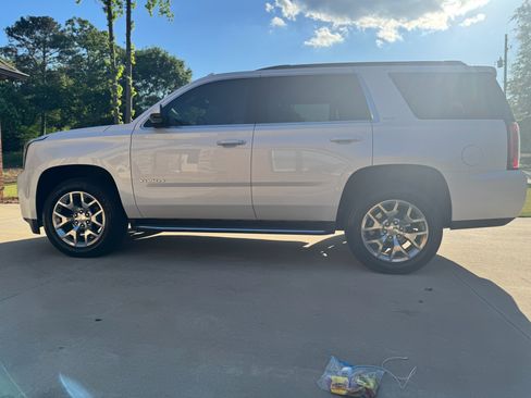 Used 2018 GMC Yukon SLT w/ Open Road Package AWD/4WD image 2