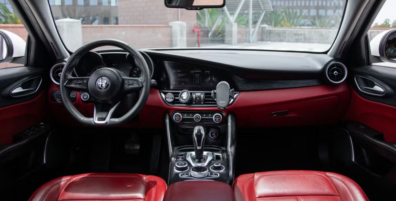 Used 2020 Alfa Romeo Giulia RWD image 20