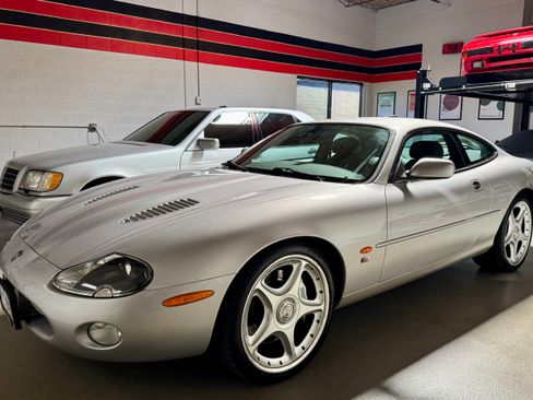 Used 2003 Jaguar XK8 Coupe RWD image 17