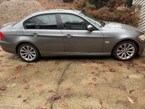 Used 2011 BMW 328i xDrive Sedan image 4