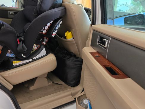 Used 2010 Ford Expedition Eddie Bauer image 11