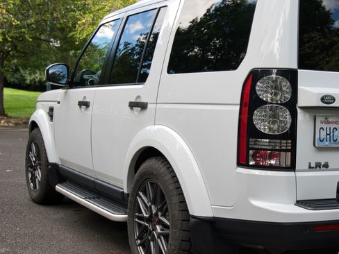 Used 2015 Land Rover LR4 HSE AWD/4WD image 6