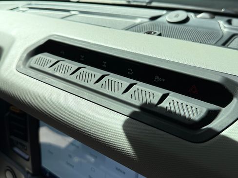 Used 2023 Ford Bronco Badlands image 17