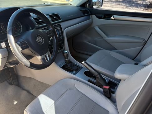Used 2014 Volkswagen Passat 1.8T SE image 9